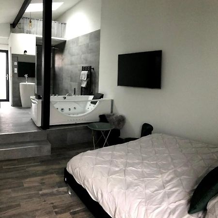 Amo Hotes Hotel Les Sorinieres Bagian luar foto