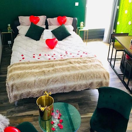 Amo Hotes Hotel Les Sorinieres Bagian luar foto