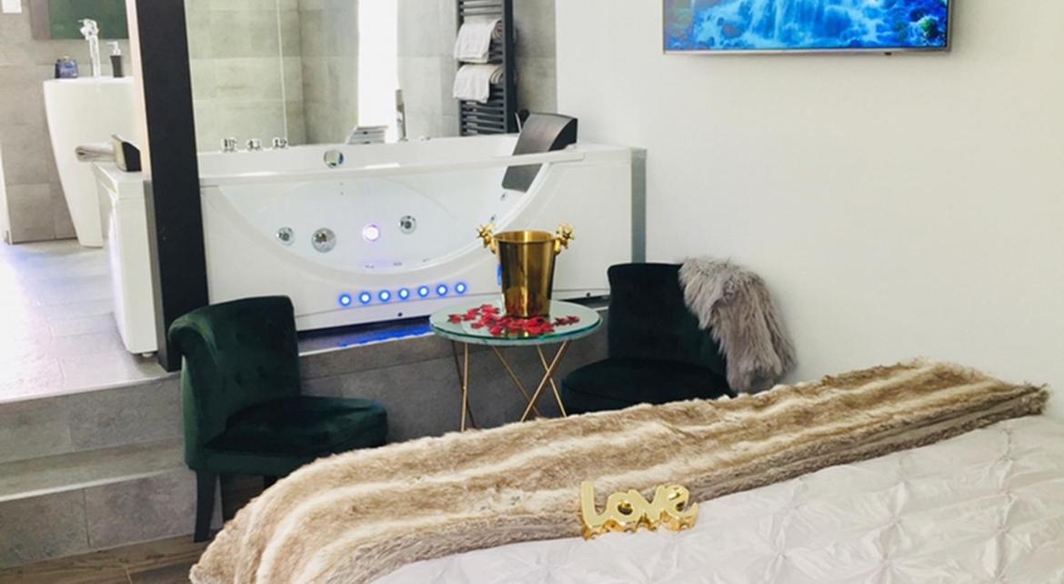 Amo Hotes Hotel Les Sorinieres Bagian luar foto
