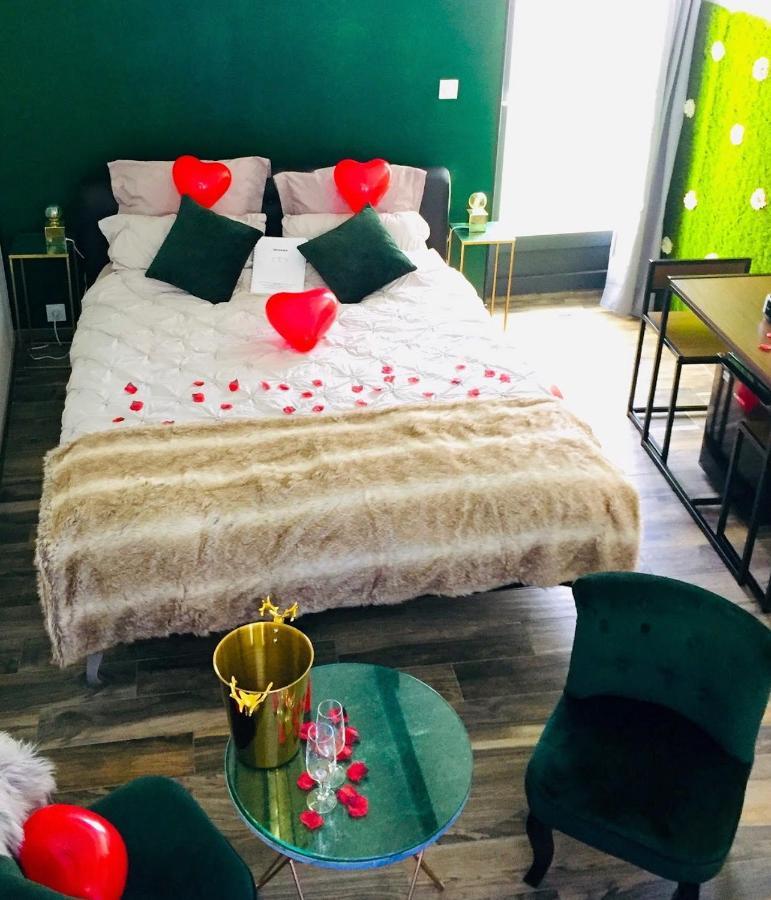 Amo Hotes Hotel Les Sorinieres Bagian luar foto
